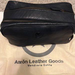 BRAND NEW Aaron Leather Goods makeup travel bag. Navy